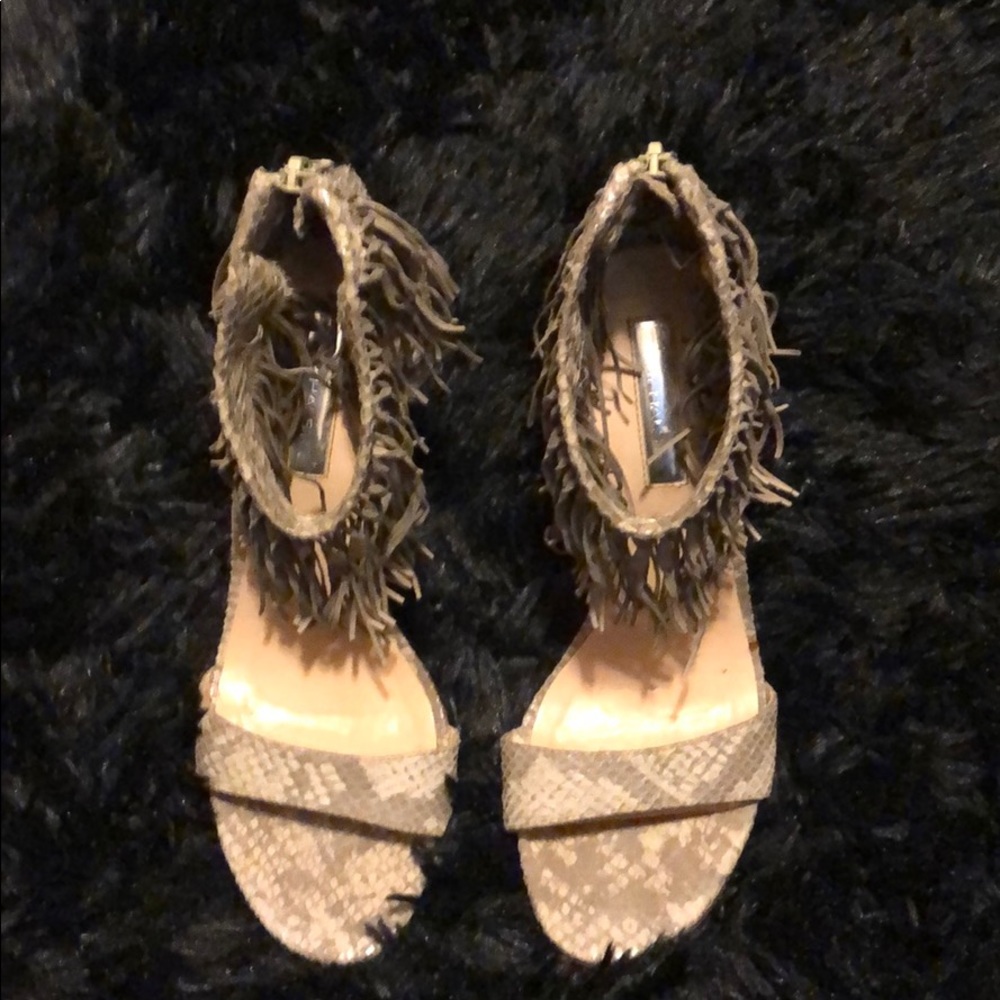 Cute 4inch heels snake print